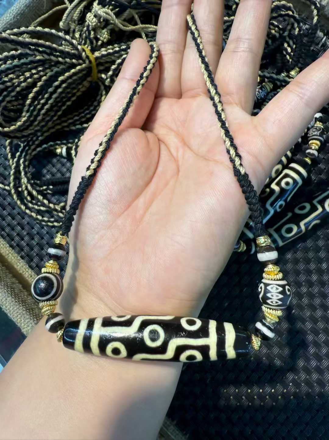 Ethnic Fashion Designer - 여성과 남성을위한 보이지 않는 드래곤 Nacklace가있는